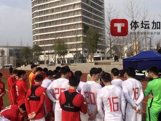 谈到里科-刘易斯，福登说道：“他多大了？才19岁是吧？这太疯狂了。